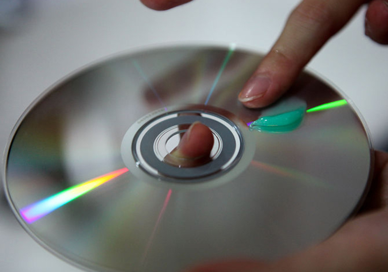 How to remove scratches from a disk with your own hands