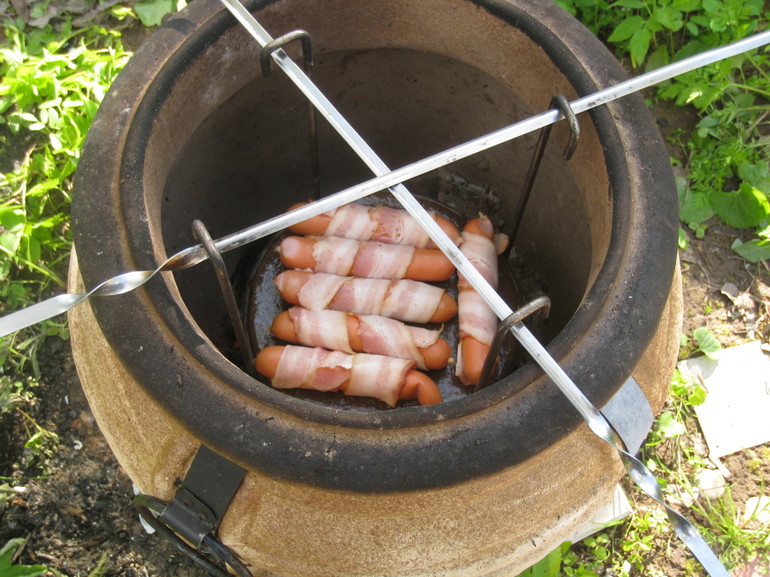 Exterior and interior decoration of the tandoor