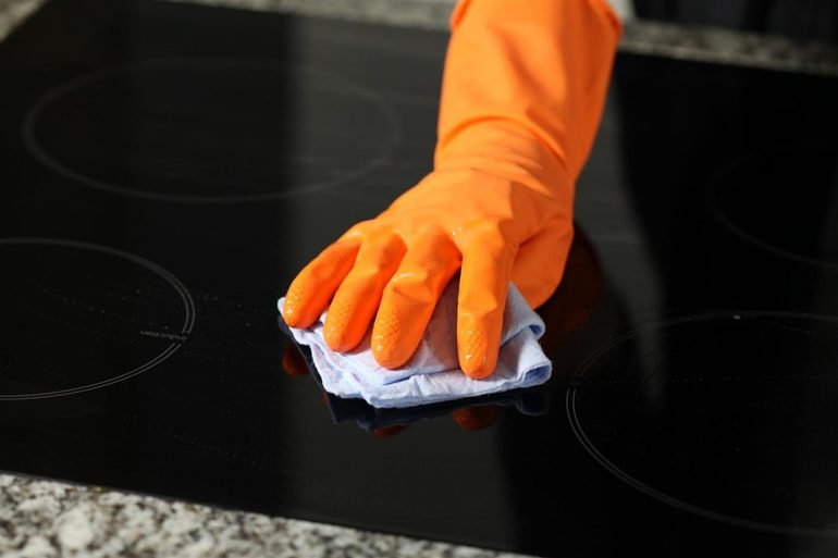 Wash the glass ceramic hob