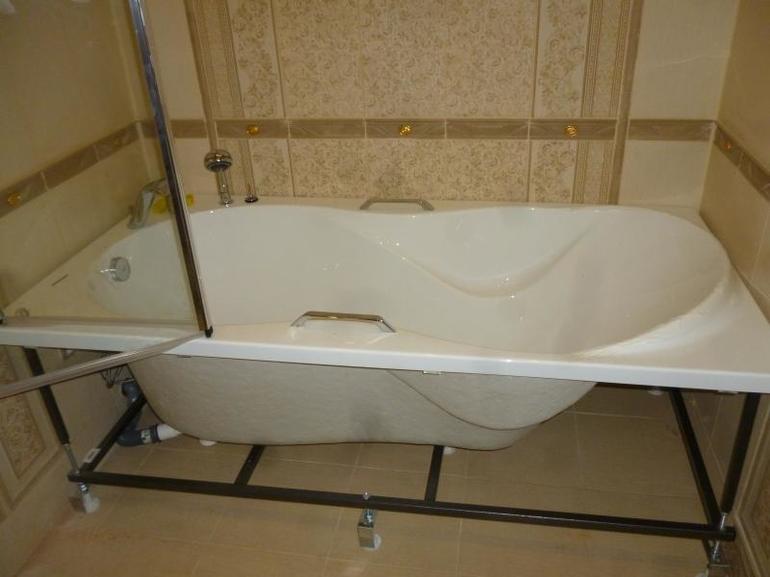 DIY installation of an acrylic bathtub on the frame