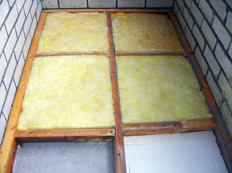 Floor insulation on the balcony