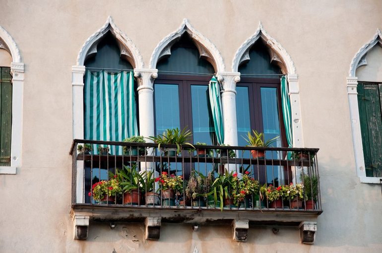 French balconies what does it mean