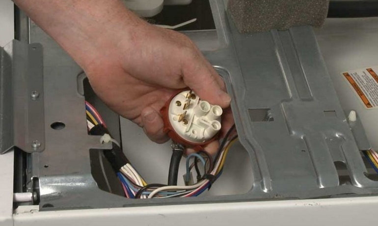 Pressure switch on the washing machine