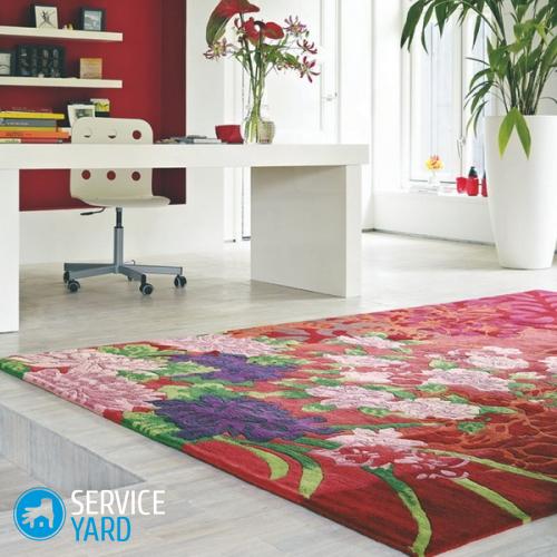 Covor-colorat-cu-motyvas-florale-pentru-amenajarea-unui-birou